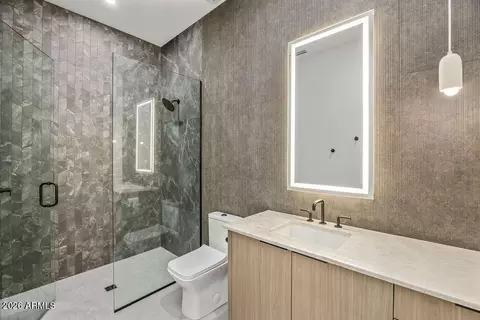 Bath - 6037 N 21st Pl, Phoenix, AZ 85016 photo 6 of 7