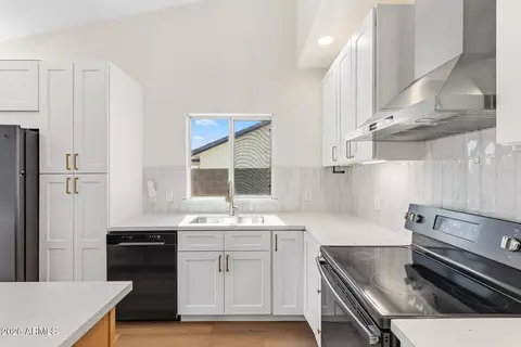 Kitchen - 3761 E Thornton Ave, Gilbert, AZ 85297 photo 5 of 7