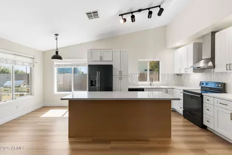 Kitchen - 3761 E Thornton Ave, Gilbert, AZ 85297 photo 3 of 7