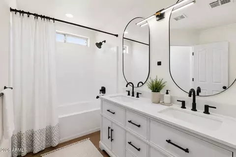Bath - 3761 E Thornton Ave, Gilbert, AZ 85297 photo 1 of 2