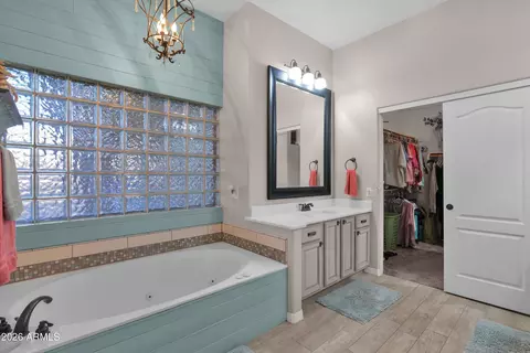 Bath - 4420 E Millbrae Ln, Gilbert, AZ 85234 photo 2 of 5