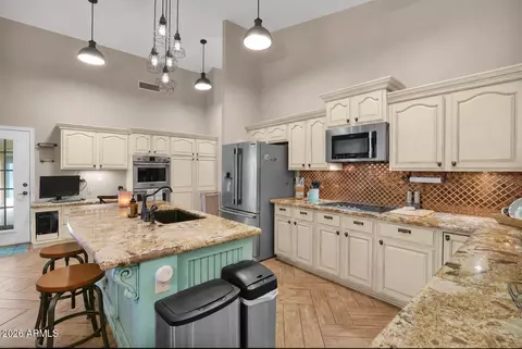 Kitchen - 4420 E Millbrae Ln, Gilbert, AZ 85234 photo 3 of 4