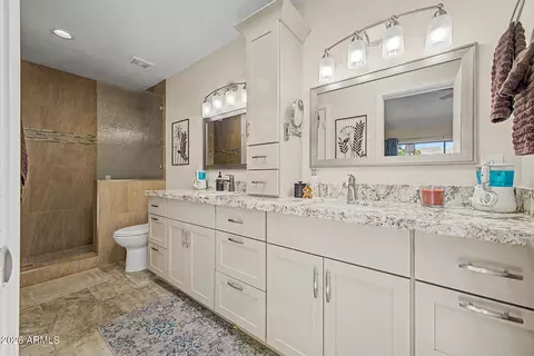 Bath - 852 E Morningside Dr, Phoenix, AZ 85022 photo 1 of 2