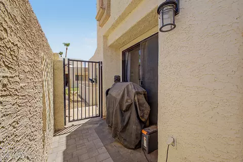 Exterior - 852 E Morningside Dr, Phoenix, AZ 85022 photo 3 of 6
