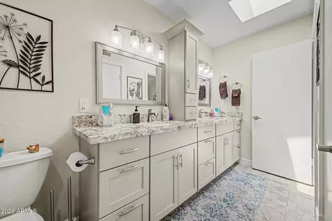Bath - 852 E Morningside Dr, Phoenix, AZ 85022 photo 2 of 2