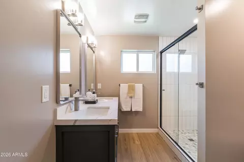 Bath - 8145 N 1st Dr, Phoenix, AZ 85021 photo 1 of 6