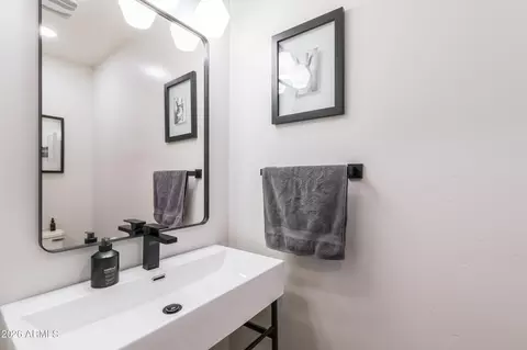 Bath - 8145 N 1st Dr, Phoenix, AZ 85021 photo 6 of 6