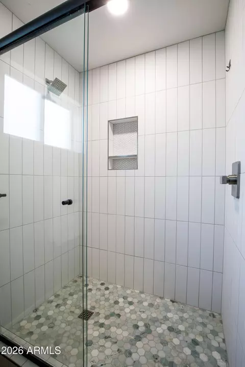 Bath - 8145 N 1st Dr, Phoenix, AZ 85021 photo 3 of 6