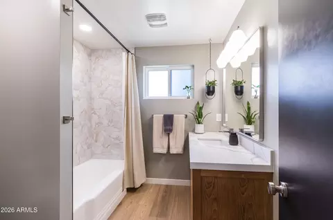 Bath - 8145 N 1st Dr, Phoenix, AZ 85021 photo 5 of 6