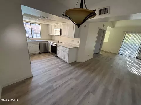 700 E Mesquite Cir #M229, Tempe, AZ 85288