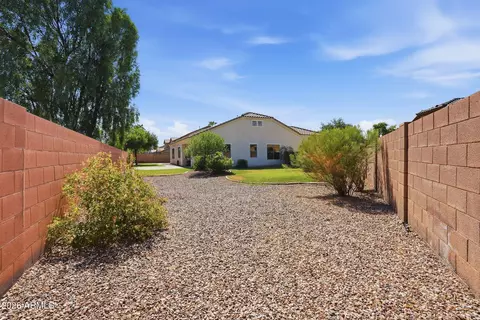 Exterior - 1228 E Arrowhead Trl, Gilbert, AZ 85297 photo 6 of 9