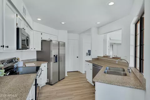 Kitchen - 3509 E Verbena Dr, Phoenix, AZ 85044 photo 3 of 5