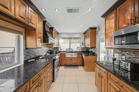 Kitchen - 2019 E Balboa Dr, Tempe, AZ 85282 photo 3 of 4