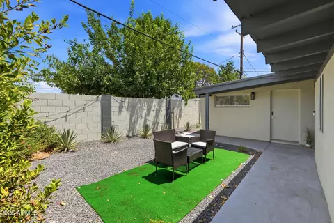 Exterior - 5833 N 10th St, Phoenix, AZ 85014 photo 2 of 10