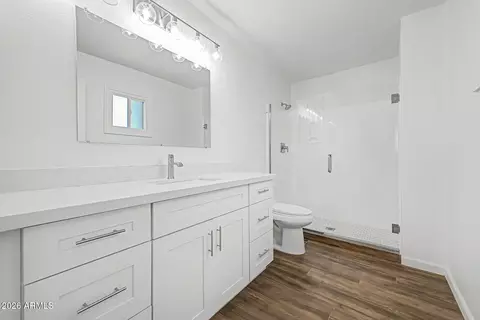 Bath - 1403 E Minton Dr, Tempe, AZ 85282 photo 2 of 4