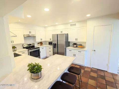 7662 E Minnezona Ave, Scottsdale, AZ 85251