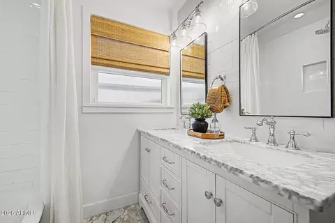 Bath - 4231 E Catalina Dr, Phoenix, AZ 85018 photo 2 of 3