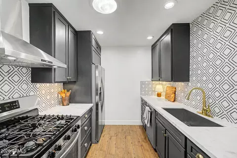 Kitchen - 4231 E Catalina Dr, Phoenix, AZ 85018 photo 1 of 4