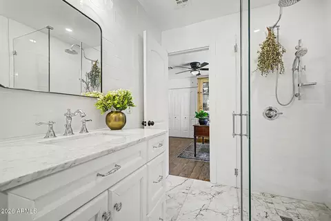 Bath - 4231 E Catalina Dr, Phoenix, AZ 85018 photo 1 of 3