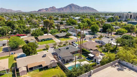View/Area - 4231 E Catalina Dr, Phoenix, AZ 85018 photo 3 of 7