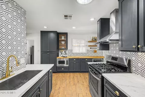 Kitchen - 4231 E Catalina Dr, Phoenix, AZ 85018 photo 2 of 4