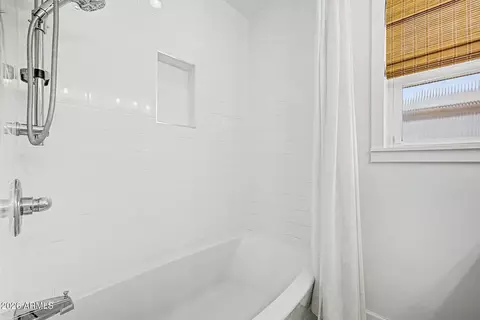 Bath - 4231 E Catalina Dr, Phoenix, AZ 85018 photo 3 of 3