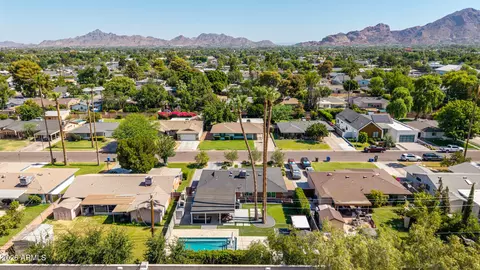 View/Area - 4231 E Catalina Dr, Phoenix, AZ 85018 photo 2 of 7