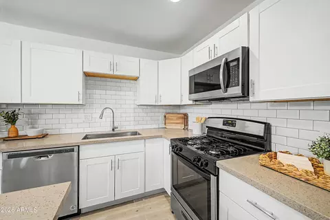 Kitchen - 1624 E Campbell Ave #46, Phoenix, AZ 85016 photo 3 of 4