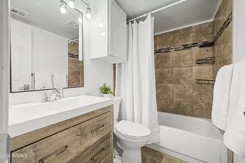 Bath - 1624 E Campbell Ave #46, Phoenix, AZ 85016 photo 3 of 3