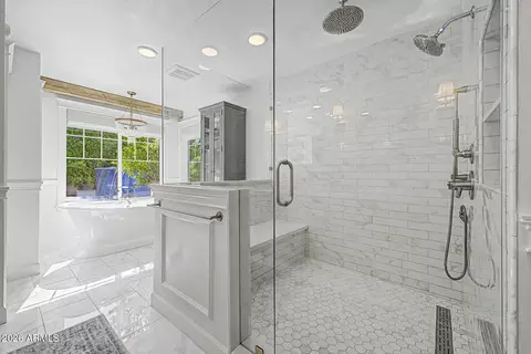 Bath - 4710 N 33rd St, Phoenix, AZ 85018 photo 2 of 5