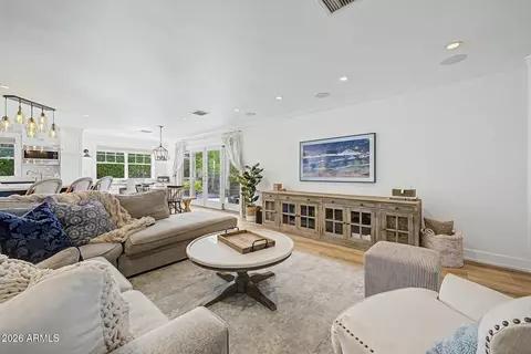 Living - 4710 N 33rd St, Phoenix, AZ 85018 photo 1 of 2