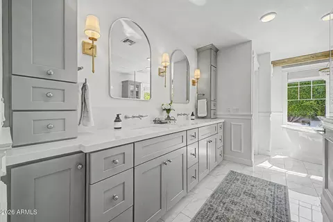 Bath - 4710 N 33rd St, Phoenix, AZ 85018 photo 1 of 5