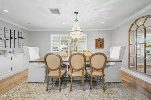 Dining - 4710 N 33rd St, Phoenix, AZ 85018 photo 2 of 3