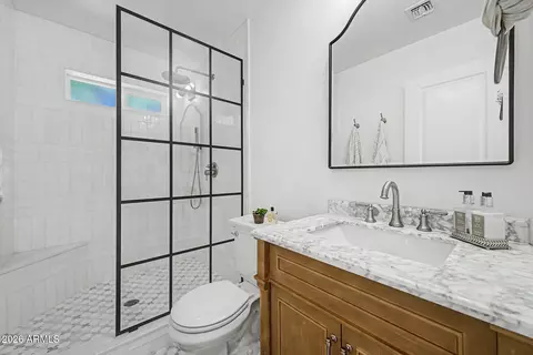 Bath - 4710 N 33rd St, Phoenix, AZ 85018 photo 5 of 5