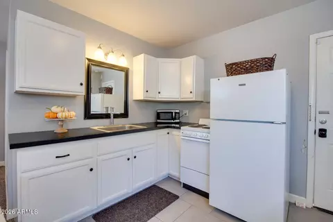 Kitchen - 3510 E Glenrosa Ave, Phoenix, AZ 85018 photo 6 of 6