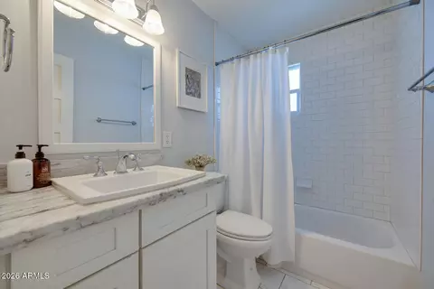 Bath - 3510 E Glenrosa Ave, Phoenix, AZ 85018 photo 3 of 3