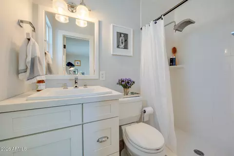 Bath - 3510 E Glenrosa Ave, Phoenix, AZ 85018 photo 1 of 3