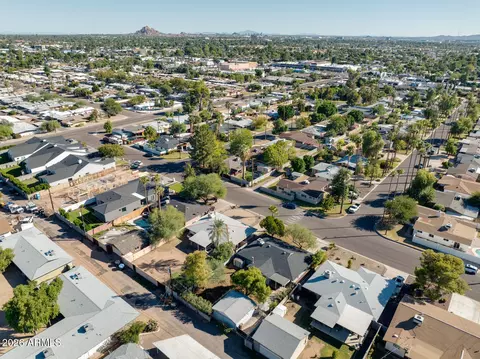View/Area - 3510 E Glenrosa Ave, Phoenix, AZ 85018 photo 6 of 8