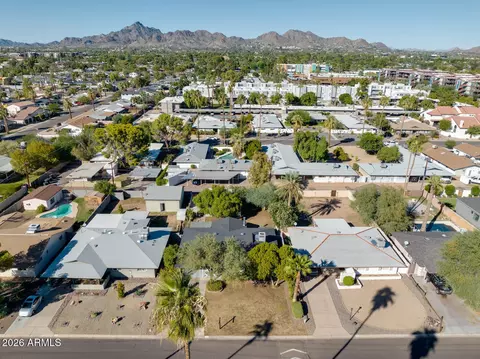 View/Area - 3510 E Glenrosa Ave, Phoenix, AZ 85018 photo 2 of 8