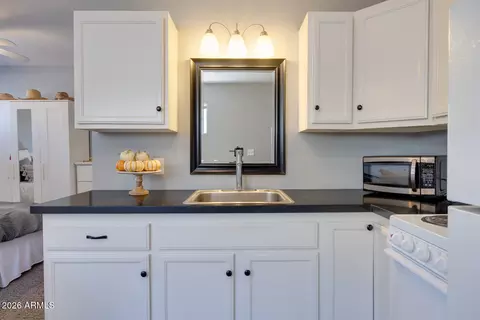 Kitchen - 3510 E Glenrosa Ave, Phoenix, AZ 85018 photo 5 of 6