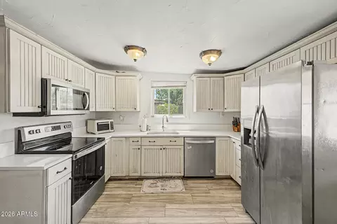 Kitchen - 1830 E Clarendon Ave, Phoenix, AZ 85016 photo 2 of 2