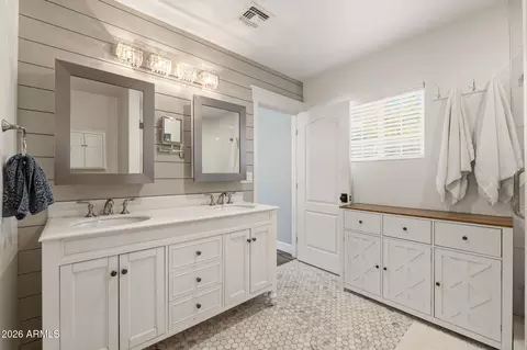 Bath - 4628 E Windsor Ave, Phoenix, AZ 85008 photo 2 of 12