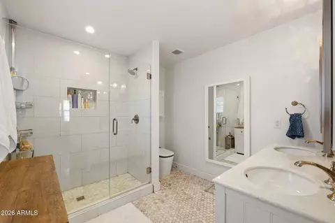 Bath - 4628 E Windsor Ave, Phoenix, AZ 85008 photo 1 of 12