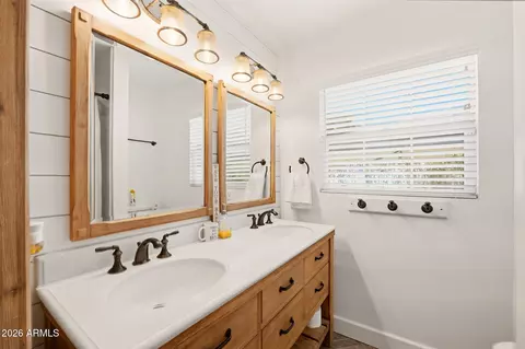 Bath - 4628 E Windsor Ave, Phoenix, AZ 85008 photo 5 of 12