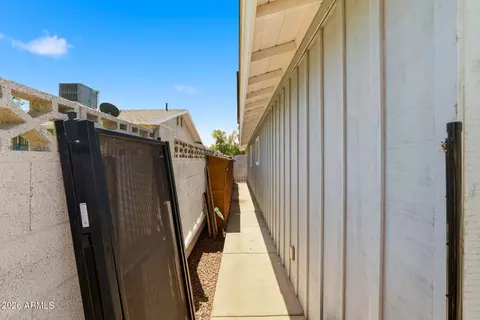 Entry Way - 4628 E Windsor Ave, Phoenix, AZ 85008 photo 5 of 6