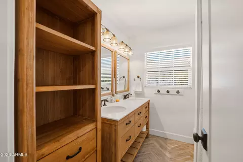 Bath - 4628 E Windsor Ave, Phoenix, AZ 85008 photo 4 of 12