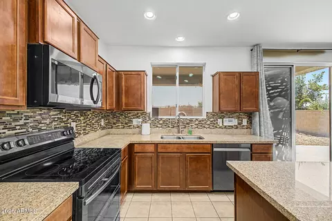 Kitchen - 5821 S 35th Pl, Phoenix, AZ 85040 photo 3 of 3