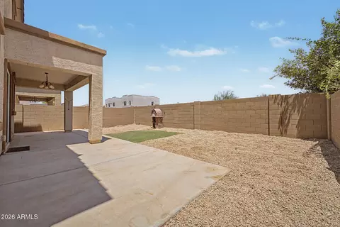 Exterior - 5821 S 35th Pl, Phoenix, AZ 85040 photo 5 of 8