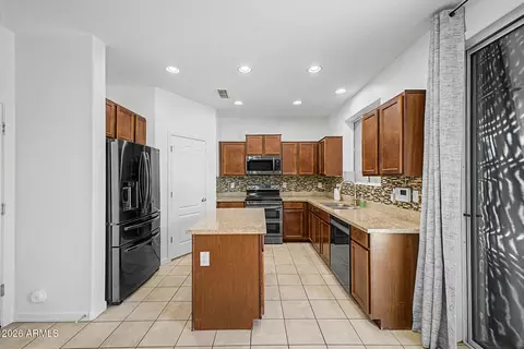 Kitchen - 5821 S 35th Pl, Phoenix, AZ 85040 photo 1 of 3