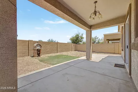 Exterior - 5821 S 35th Pl, Phoenix, AZ 85040 photo 4 of 8